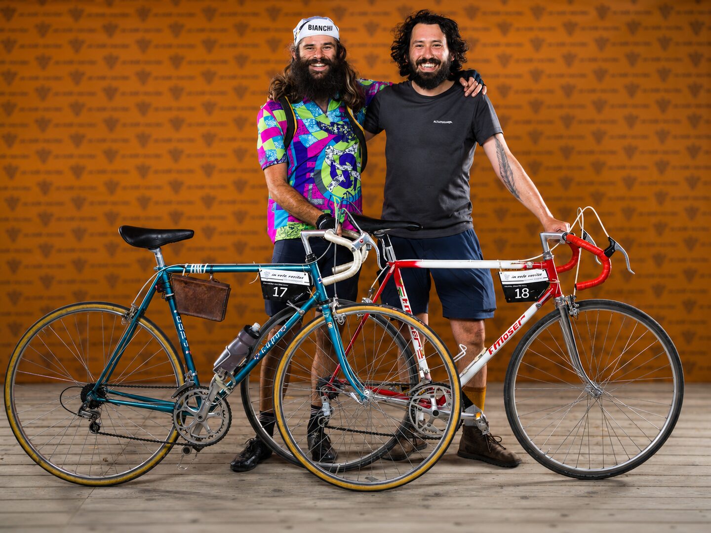Riccardo Salzer und Michael Boyer mit ihren Fahrrädern bei In Velo Veritas